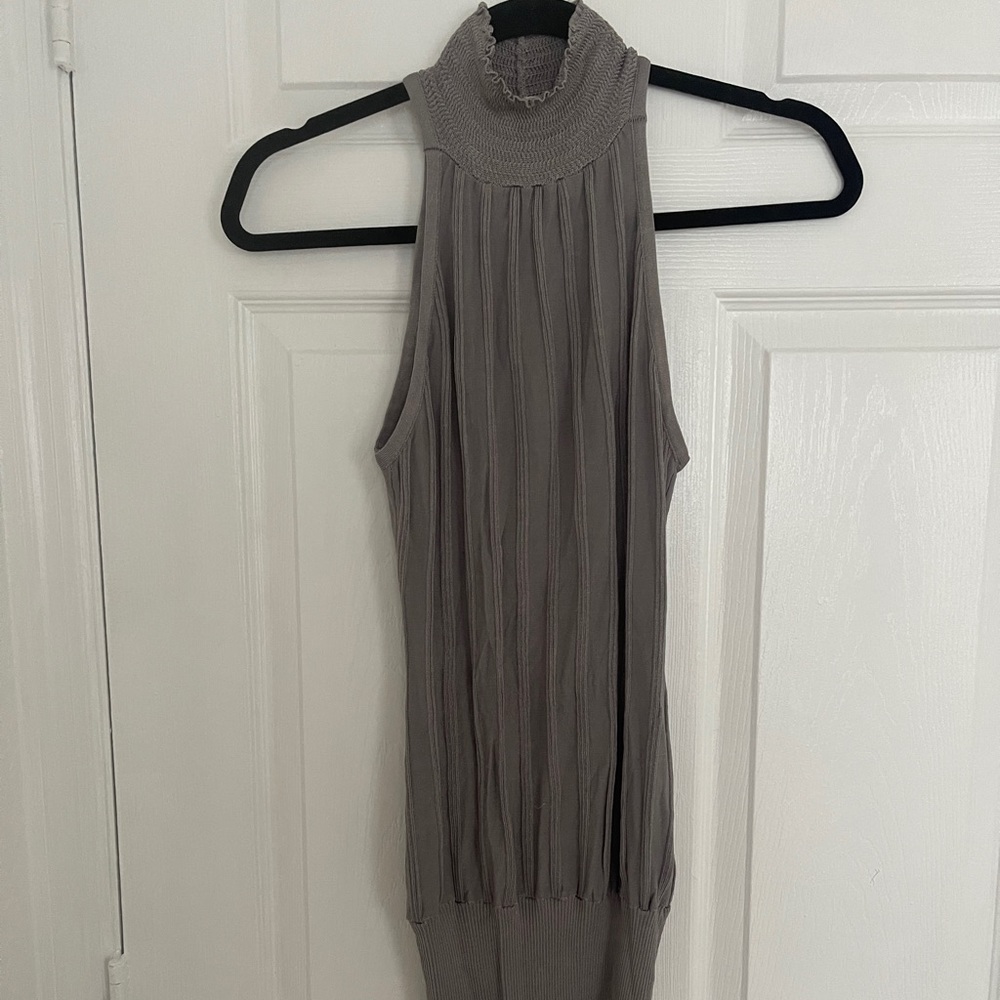 💫 Gray sleeveless turtleneck dress